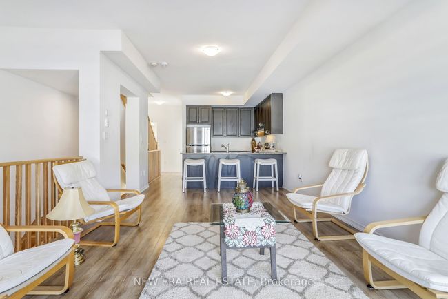 207 Danzatore Path, Condo with 5 bedrooms, 3 bathrooms and 1 parking in Oshawa ON | Image 5
