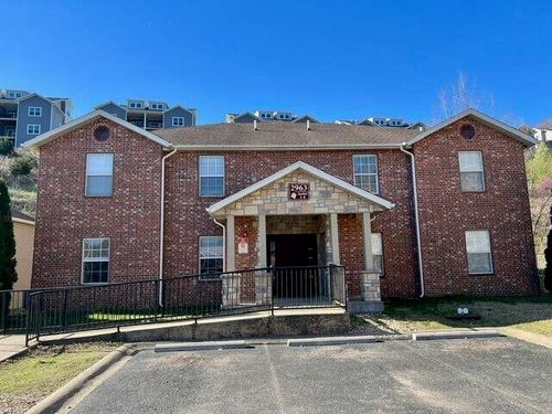 28-3-2963 Vineyards Pkwy, Branson, MO, 65616-4307 | Card Image