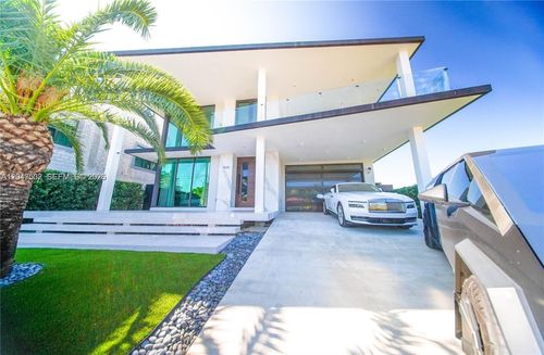 7520 W Treasure Dr, North Bay Village, FL, 33141-4118 | Card Image