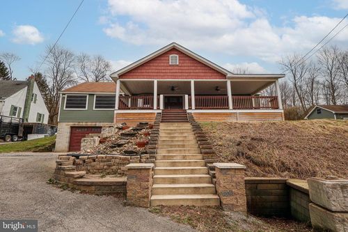 989 Blackhawk Rd, Beaver Falls, PA, 15010-9011 | Card Image