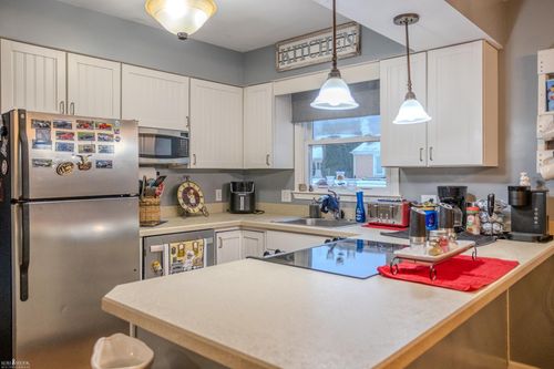 1004 Lincolnshire Dr, Saint Johns, MI, 48879-2416 | Card Image