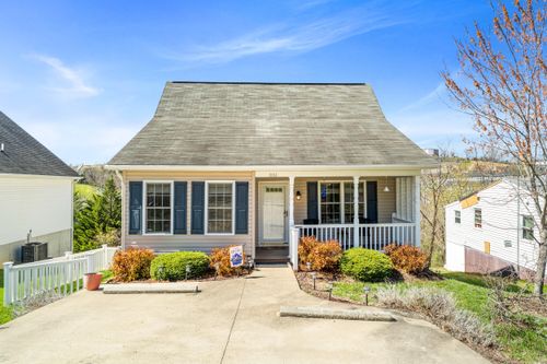 1004 Middlebrook Ave, Staunton, VA, 24401-4541 | Card Image