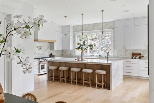 33 Royalston Rd, Wellesley, MA, 02481-1220 | Card Image