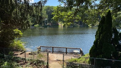52 Horseshoe Dr, Oak Ridge, NJ, 07438-9150 | Card Image