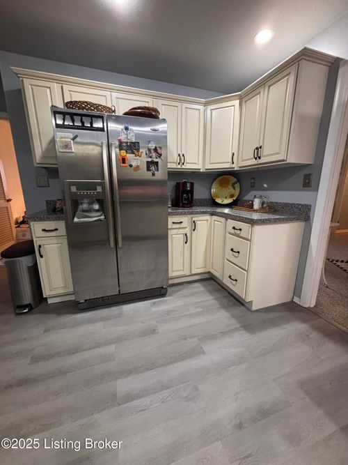 614 Shawnee Dr, Campbellsville, KY, 42718-1644 | Card Image