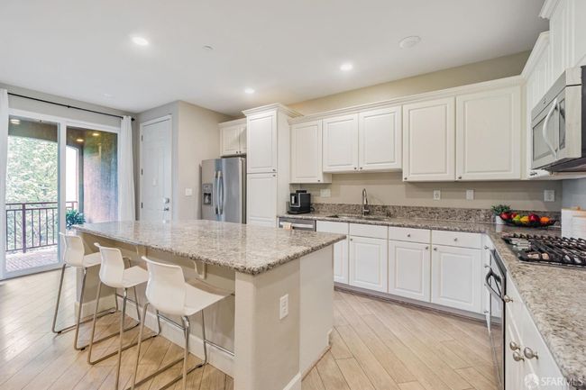 UNIT-204 - 4700 Norris Canyon Rd, Condo with 3 bedrooms, 2 bathrooms and 2 parking in San Ramon CA | Image 5