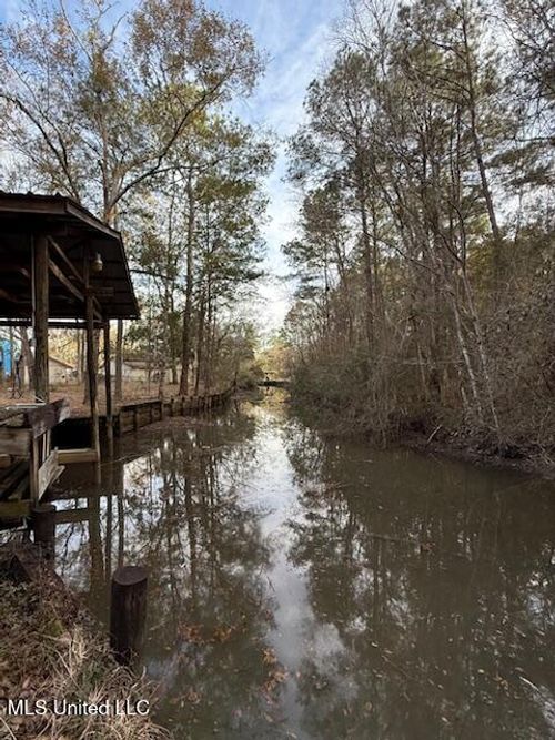 2498 Bayou Oaks Dr, Gautier, MS, 39553 | Card Image