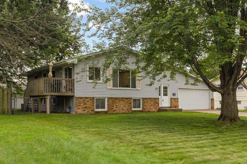 584 Westby Dr Ne, Spring Lake Park, MN, 55432-2731 | Card Image