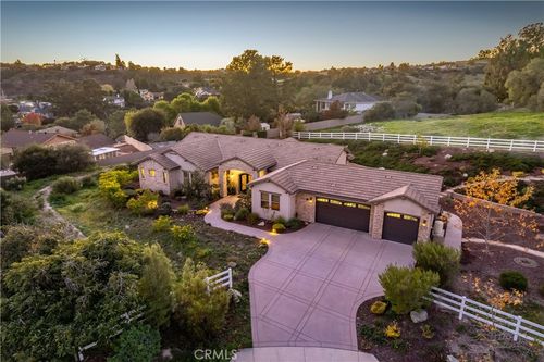 701 White Ct, Arroyo Grande, CA, 93420-2300 | Card Image