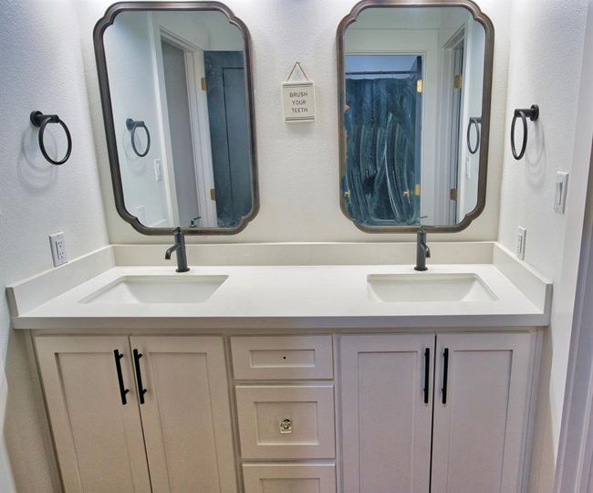 455 Green Meadows Dr, House other with 4 bedrooms, 3 bathrooms and 3 parking in West Columbia TX | Image 13