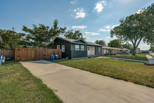 201 W Fuller Dr, Euless, TX, 76039-3644 | Card Image