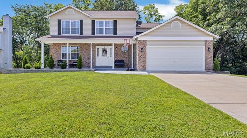 806 Whisper Creek Ct, Wentzville, MO, 63385-4582 | Card Image
