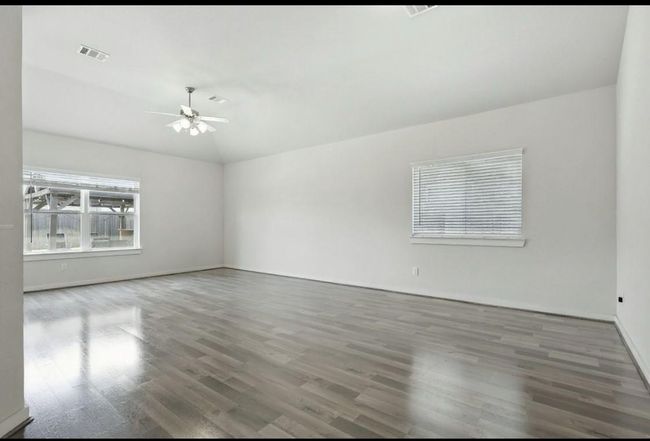 Living room area. | Image 17