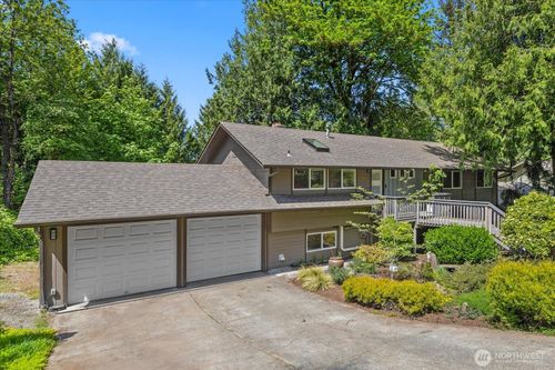 155 Mt Olympus Dr Nw, Issaquah, WA, 98027-3020 | Card Image