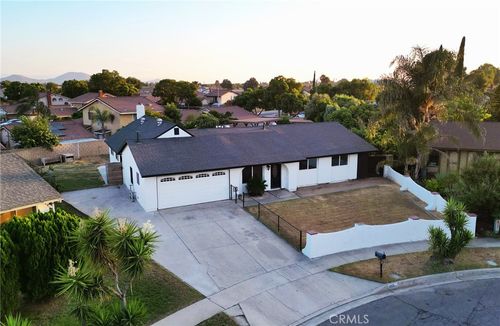 665 W Winchester Dr, Rialto, CA, 92376 | Card Image