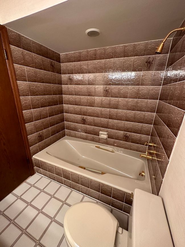 452 Hiawatha Trl, House other with 4 bedrooms, 3 bathrooms and 2 parking in Wood Dale IL | Image 7