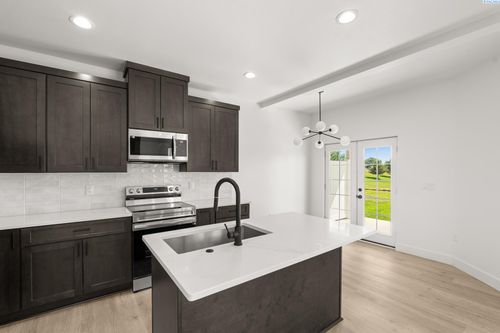 807 Fountain Blvd, Zillah, WA, 98953-9191 | Card Image