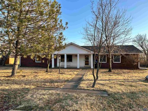 905 Ne Hilltop Dr, Topeka, KS, 66617-2303 | Card Image