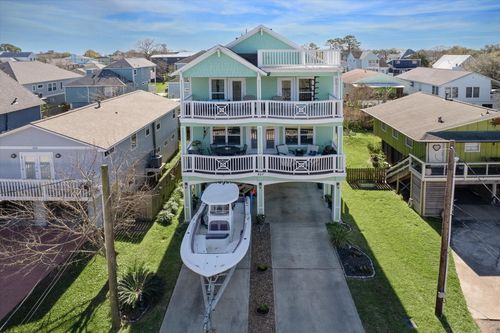 827 Hawthorne Rd, Clear Lake Shores, TX, 77565-2504 | Card Image