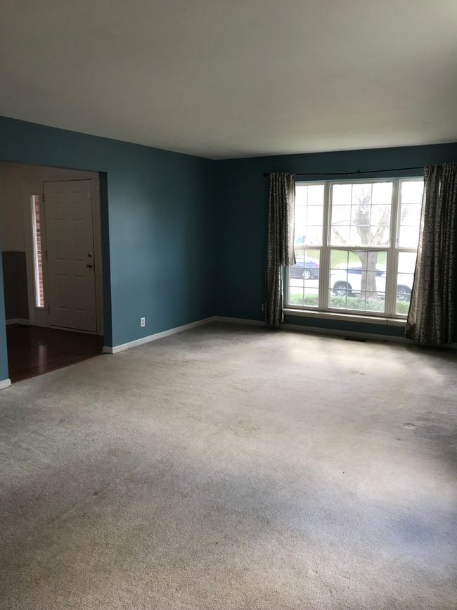 Living room with large windows | Image 20