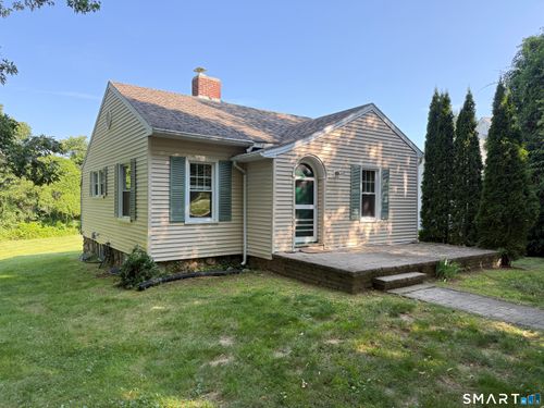 8 Starr Ct, Pawcatuck, CT, 06379-1702 | Card Image