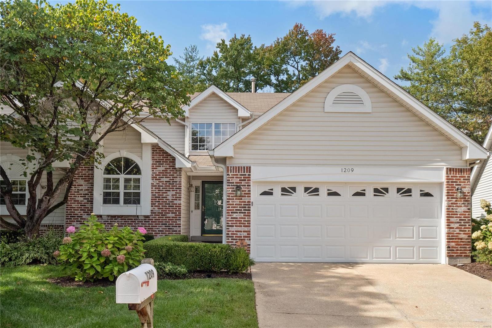Moorland Woods Ct, Saint Louis, MO 63146