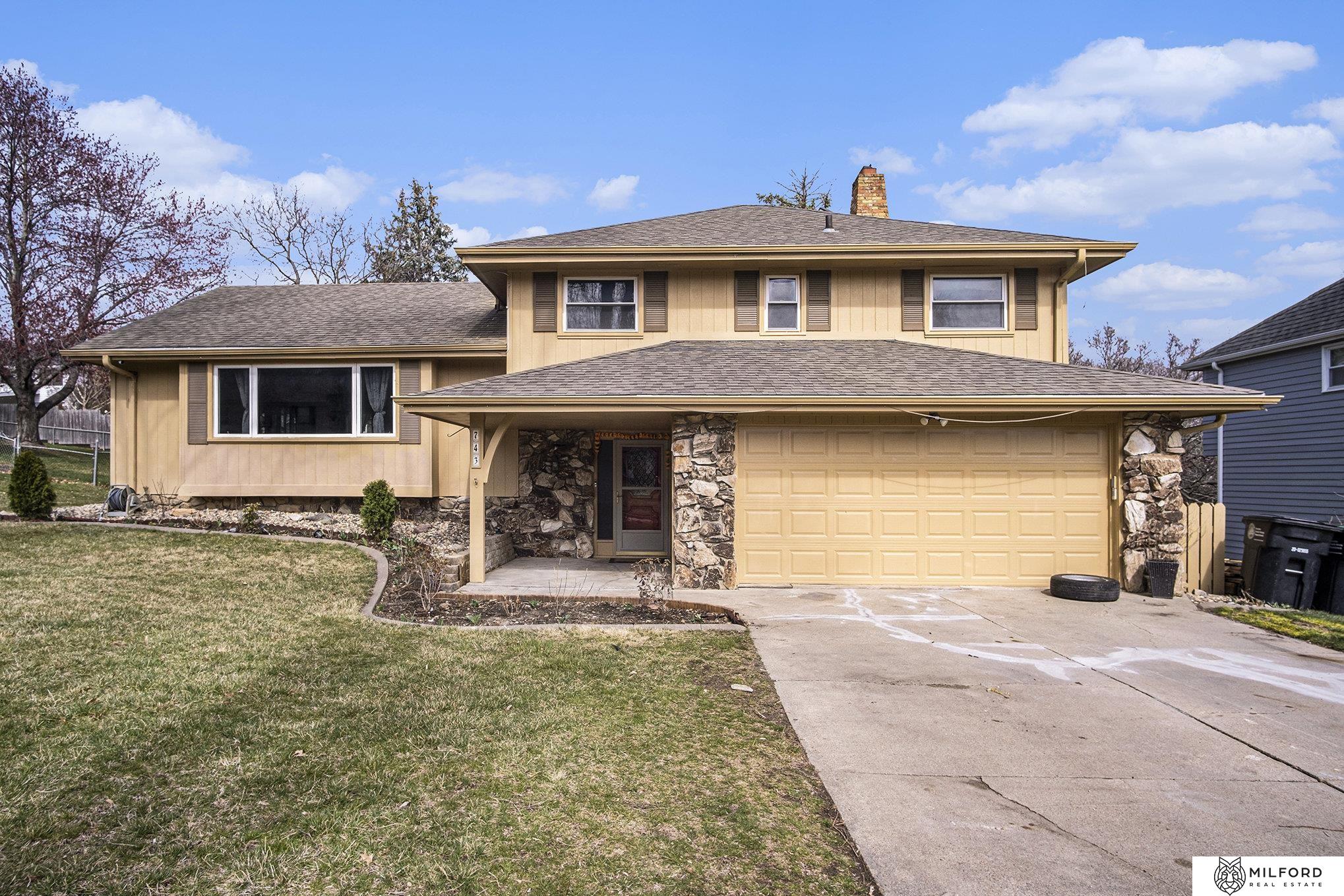 Leawood Dr, Omaha, NE 68154