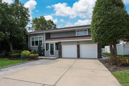 14 Glenn Dr, Woodbury, NY, 11797-2104 | Card Image