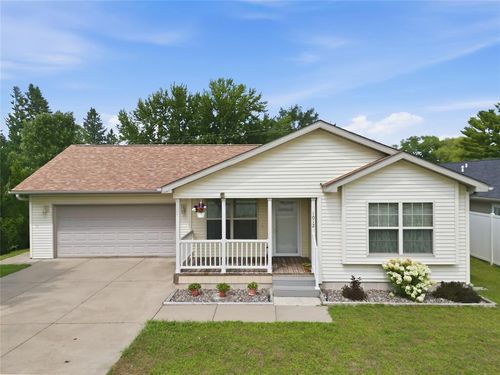 1012 Bartlett Ave, Altoona, WI, 54720-1918 | Card Image