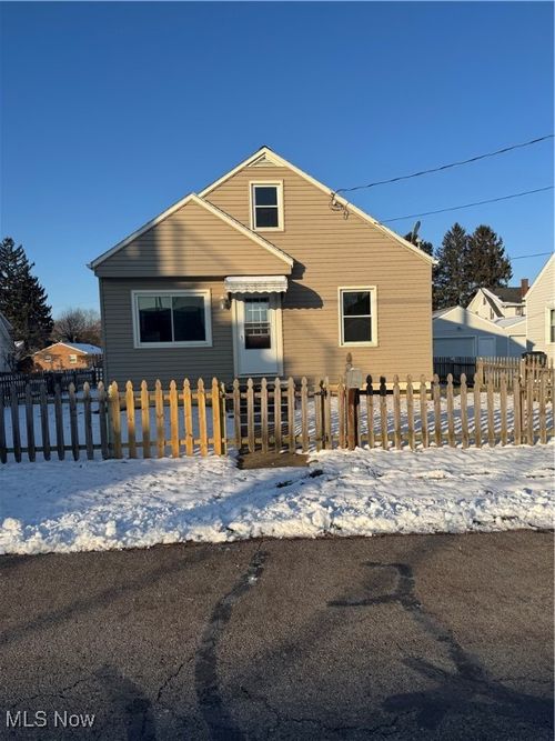 539 Wells Ave, Louisville, OH, 44641-1746 | Card Image