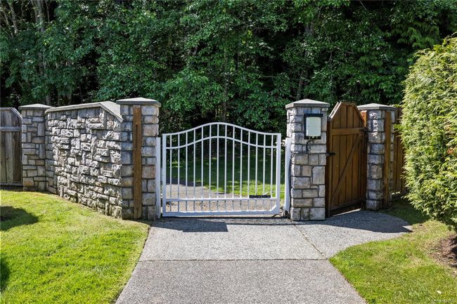 Entrance to Golf Course | Image 23