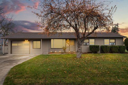 2009 Grandview Ave, Medford, OR, 97504-4825 | Card Image