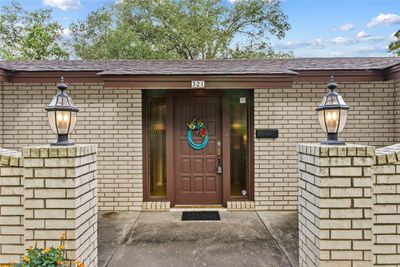 321 S Chambers Street, House other with 3 bedrooms, 2 bathrooms and 4 parking in Giddings TX | Image 3