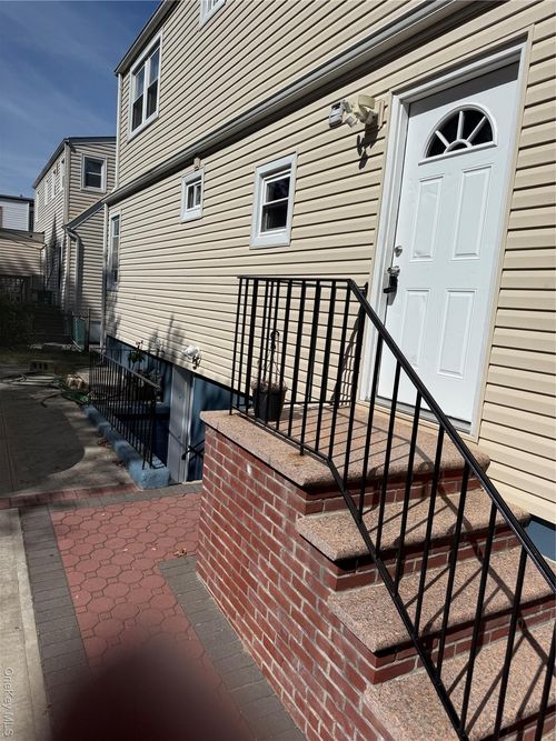 134 Scranton Ave, Lynbrook, NY, 11563-2822 | Card Image