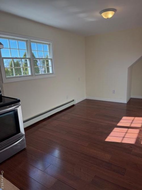 91 15th Ave, West Babylon, NY, 11704-4758 | Card Image