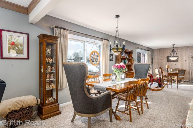 Ample windows for natural light | Image 16