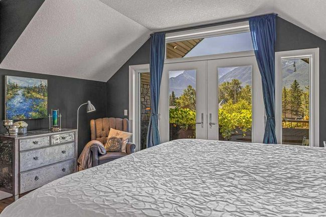 930 9 St, House other with 8 bedrooms, 7 bathrooms and 4 parking in Canmore AB | Image 28
