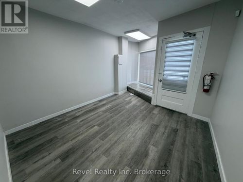 323 Algonquin Ave, North Bay, ON, P1B4W1 | Card Image