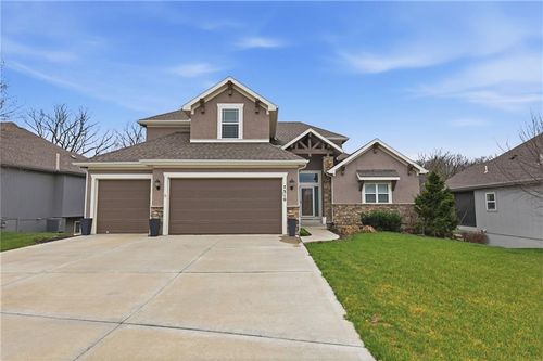 7310 Nw Clore Dr, Parkville, MO, 64152-1143 | Card Image