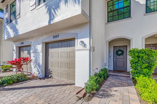 5007 Woods Edge Cir, Riviera Beach, FL, 33410-1926 | Card Image