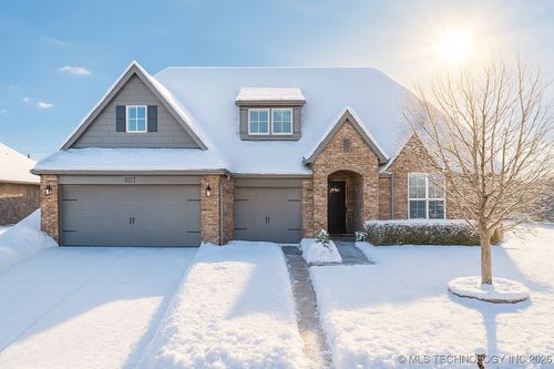 8710 N 157th East Ave, Owasso, OK, 74055-9403 | Card Image