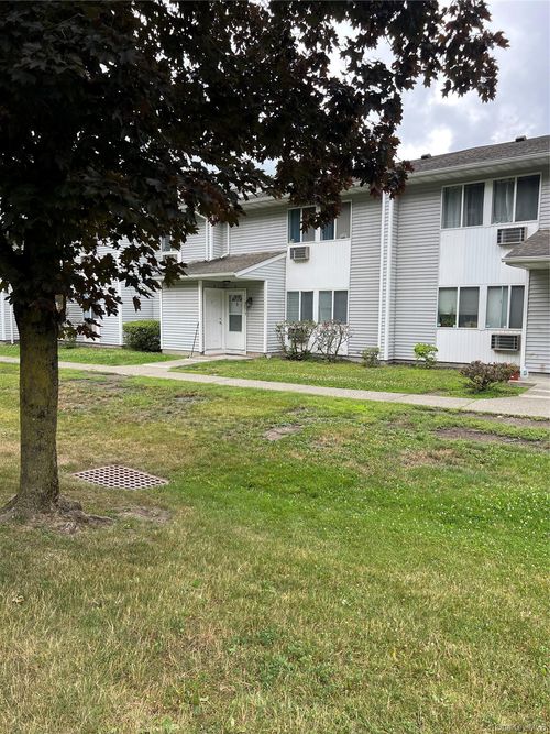5 Ruth Ct, Middletown, NY, 10940-5328 | Card Image