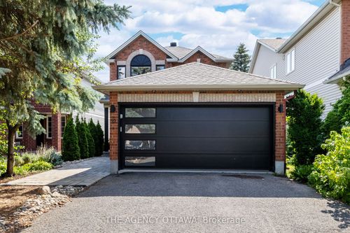 32 Whitestone Dr, Ottawa, ON, K2C4A9 | Card Image