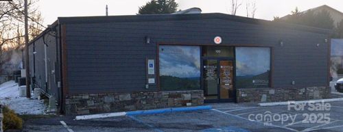 120 S Grove St, Hendersonville, NC, 28792-4007 | Card Image