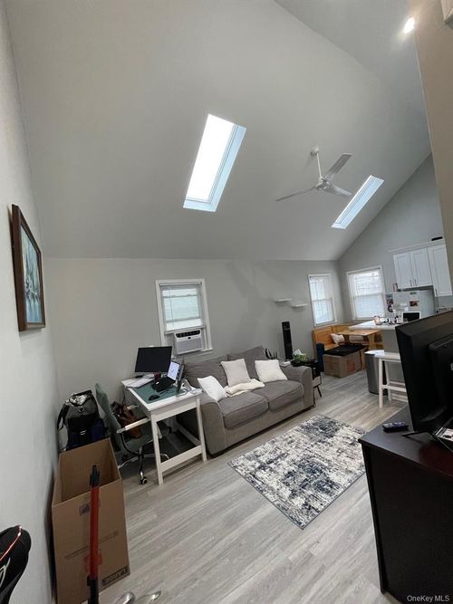 upper-109 New York Ave, Long Beach, NY, 11561-2876 | Card Image