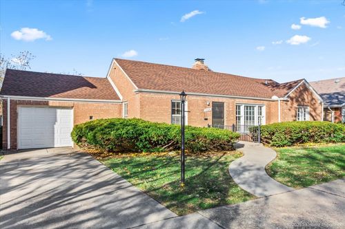 9524 S Francisco Ave, Evergreen Park, IL, 60805-2704 | Card Image