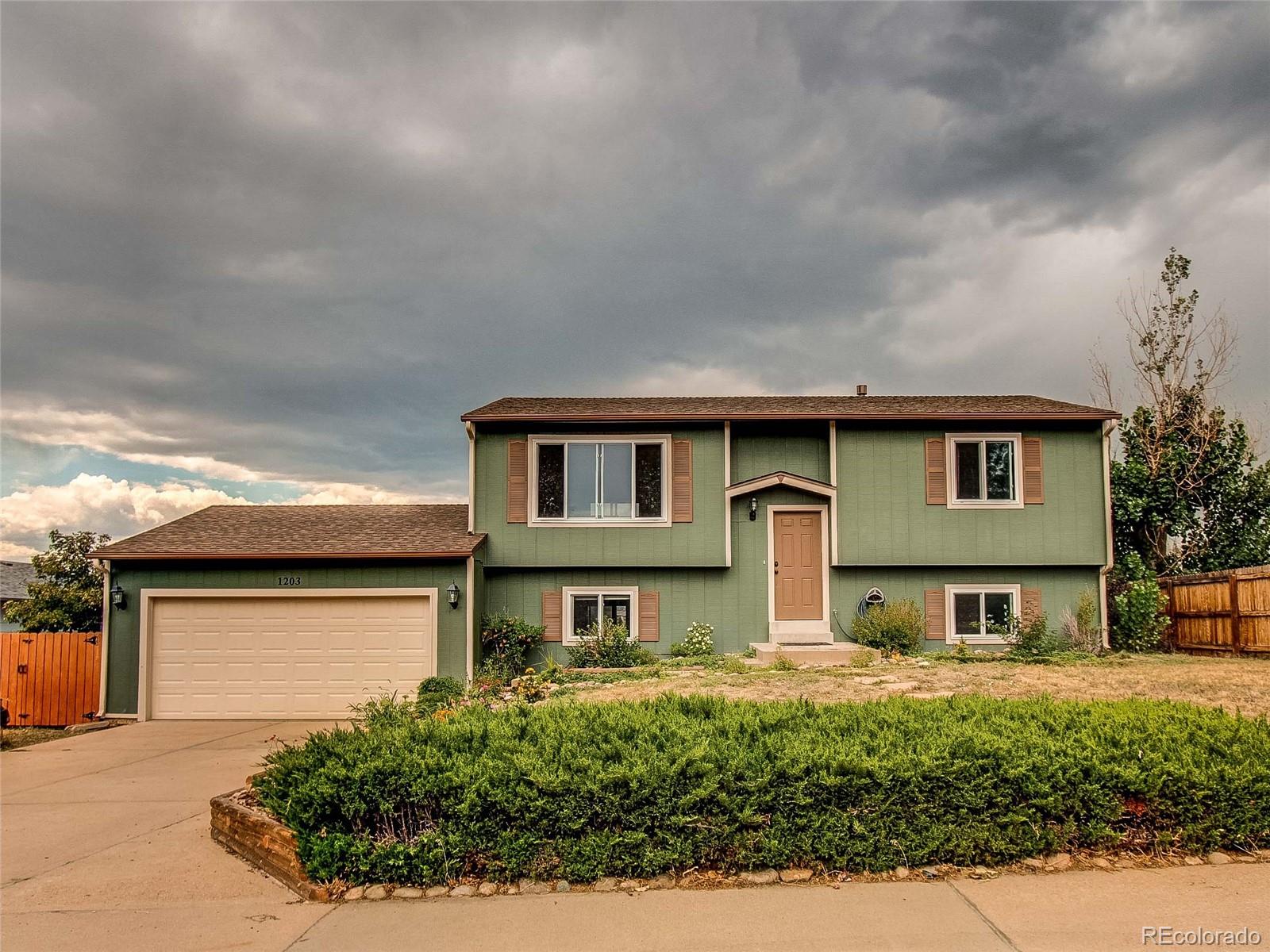 1203 Greenwood Lane, Sold in Castle Rock - Zoocasa