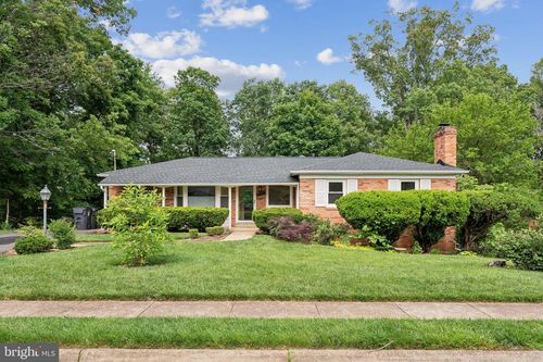 8709 Barnett St, MANASSAS, VA, 20110-4915 | Card Image