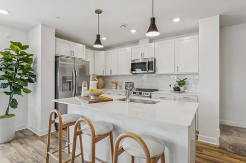 5305 Long Pointe Pass, Woodbury, MN, 55129-6305 | Card Image