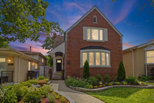 6133 N Lenox Ave, Chicago, IL, 60646-4819 | Card Image